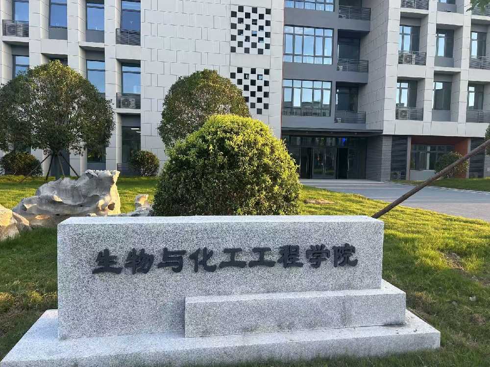 怀化市扬州职业大学体育场高杆灯项目